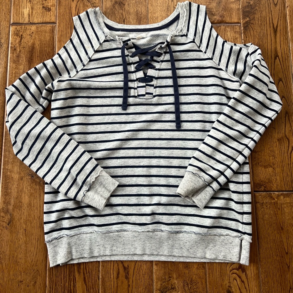Maurice’s Cut-out shoulder long sleeved shirt